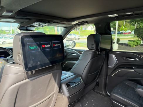 Certified 2023 Cadillac Escalade Sport Platinum w/ LPO, ONYX Package AWD/4WD image 11