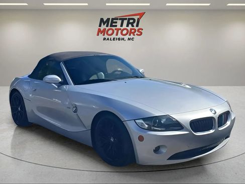 Used 2005 BMW Z4 2.5i image 8