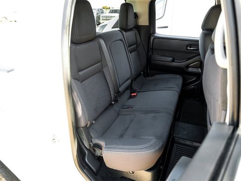 Used 2022 Nissan Frontier SV image 34