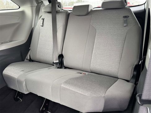 Used 2024 Toyota Sienna LE image 16