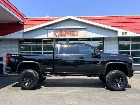 Used 2021 Chevrolet Silverado 3500 LTZ w/ LTZ Plus Package AWD/4WD image 2