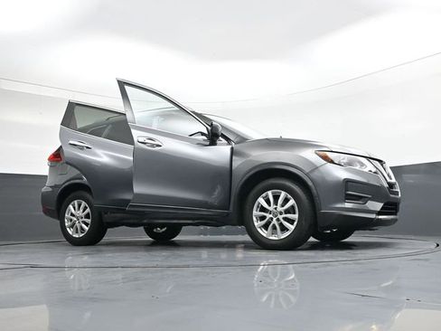 Used 2018 Nissan Rogue SV image 41