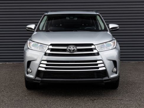 Used 2017 Toyota Highlander XLE image 5