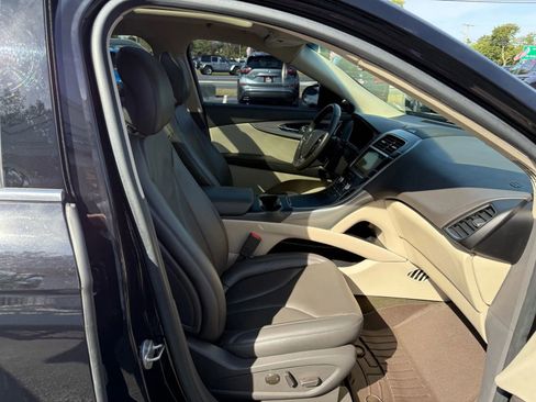 Used 2019 Lincoln Nautilus Select image 48