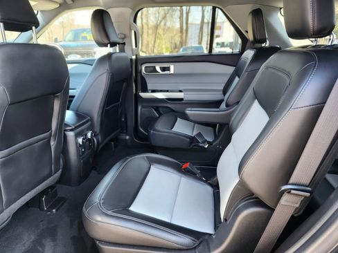 Certified 2022 Ford Explorer XLT w/ Equipment Group 202A image 16