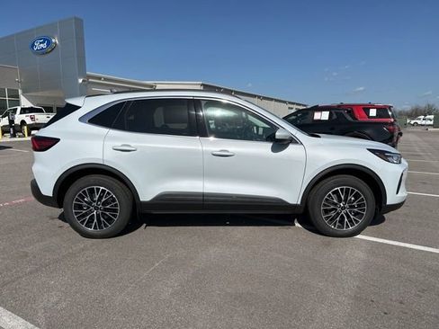 New 2025 Ford Escape SE image 9