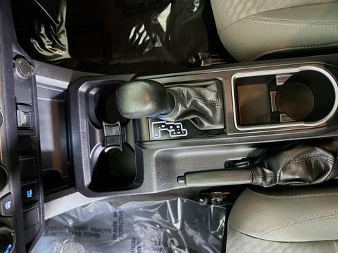 Used 2021 Toyota Tacoma SR AWD/4WD image 21