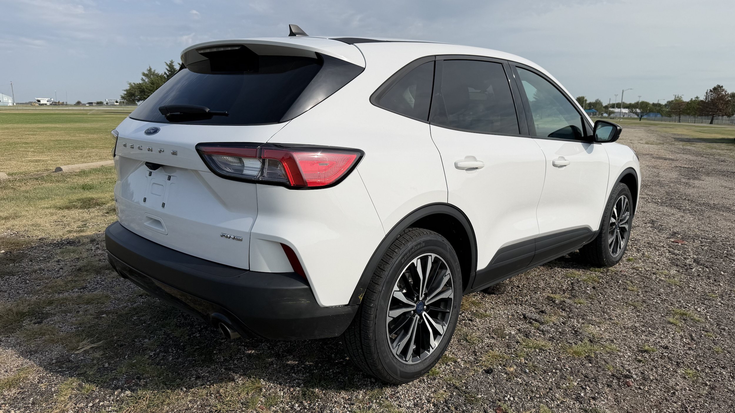 Used 2022 Ford Escape SE w/ SE Sport Appearance Package AWD/4WD image 3