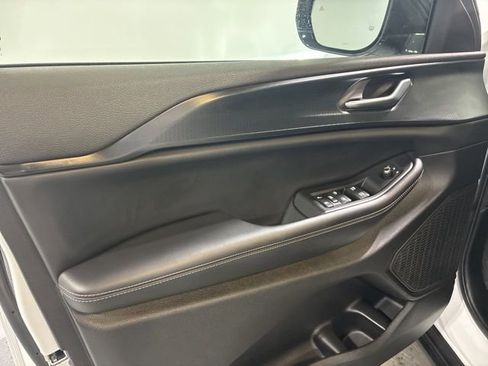 Used 2024 Jeep Grand Cherokee L Laredo image 11