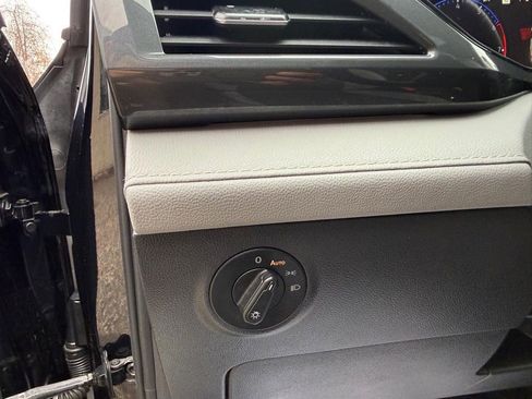 Used 2023 Volkswagen Taos SEL image 13