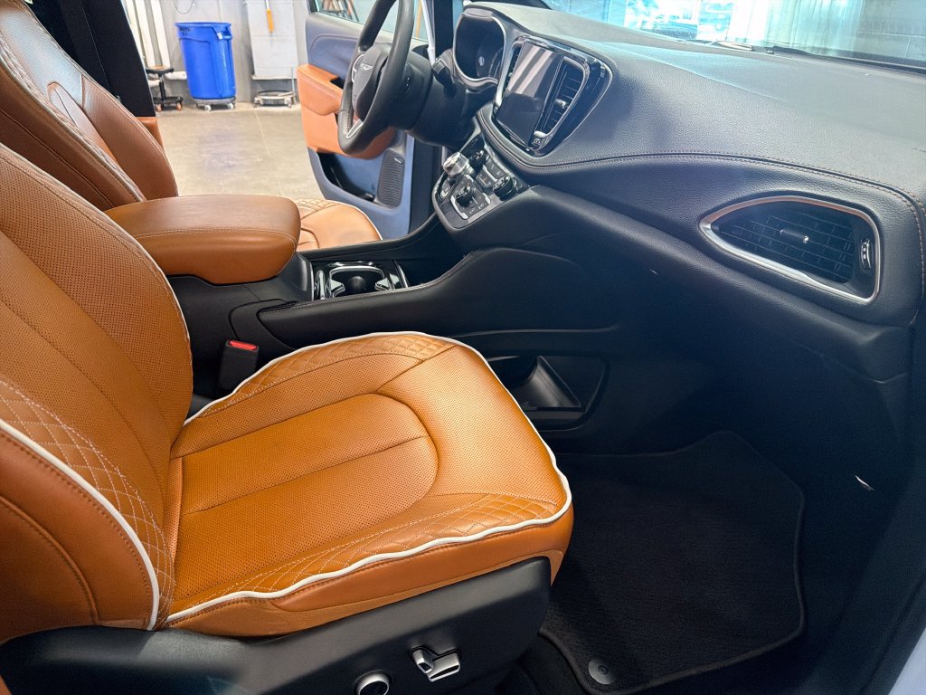 Used 2024 Chrysler Pacifica Pinnacle FWD image 20