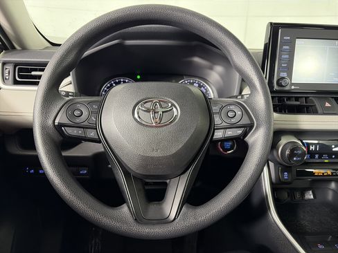 Used 2020 Toyota RAV4 XLE image 24