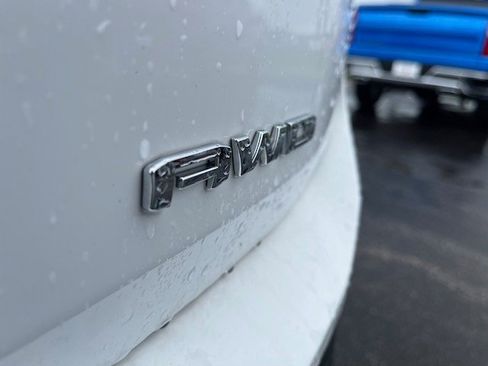 Used 2022 GMC Terrain SLE image 37