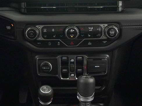 Used 2024 Jeep Wrangler Sahara image 22