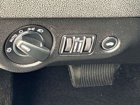 Used 2019 Chrysler 300 Touring w/ Quick Order Package 2EF image 21