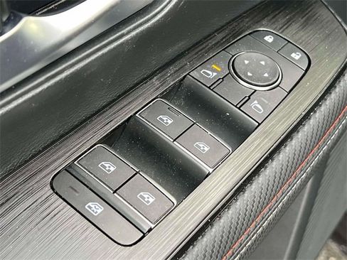 Used 2025 Nissan Kicks SR w/ SR Premium Package image 17