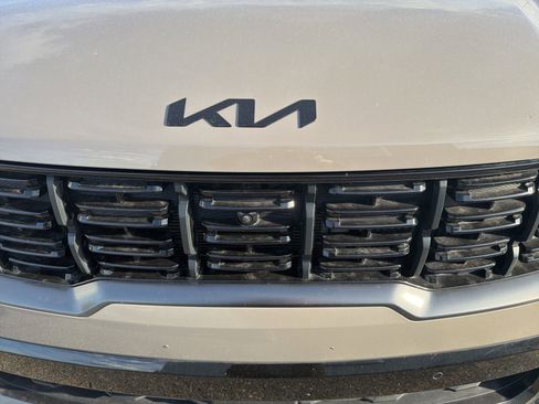 Used 2025 Kia Sorento SX AWD/4WD image 9