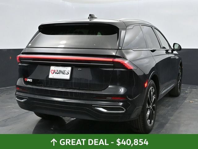 Used 2024 Lincoln Nautilus Reserve AWD/4WD image 7
