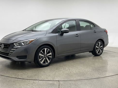 Used 2025 Nissan Versa SV image 3