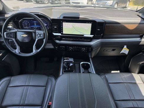 Used 2024 Chevrolet Silverado 1500 High Country w/ High Country Premium Package AWD/4WD image 3