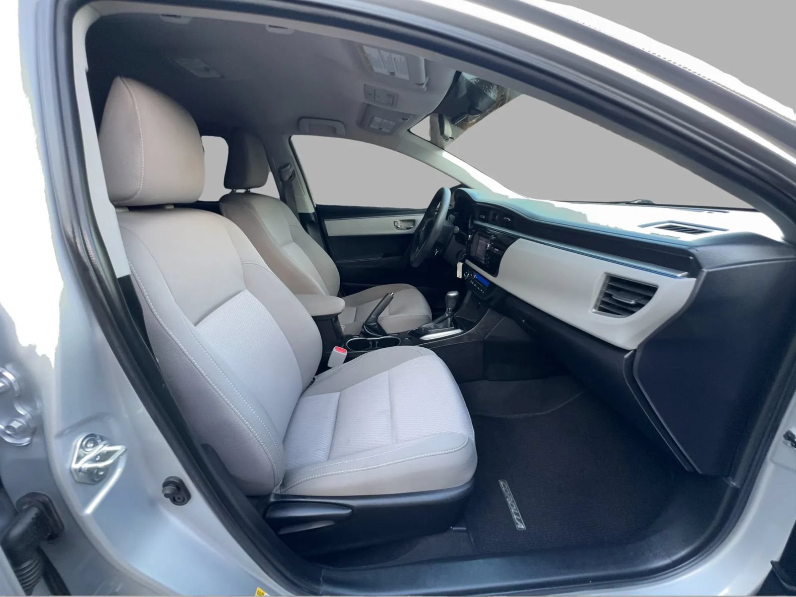Used 2015 Toyota Corolla LE FWD image 26