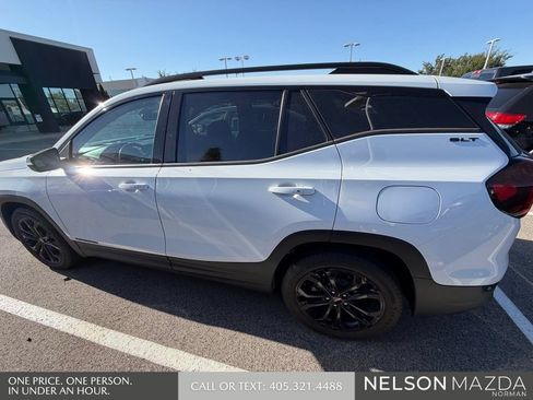 Used 2022 GMC Terrain SLT w/ Infotainment Package II FWD image 10