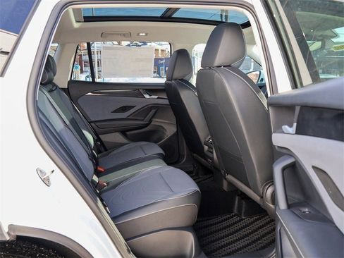 New 2026 Volkswagen Tiguan SE image 30