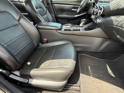 Used 2025 Nissan Sentra SR w/ SR Premium Package FWD image 10