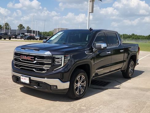 Used 2025 GMC Sierra 1500 SLT AWD/4WD image 9