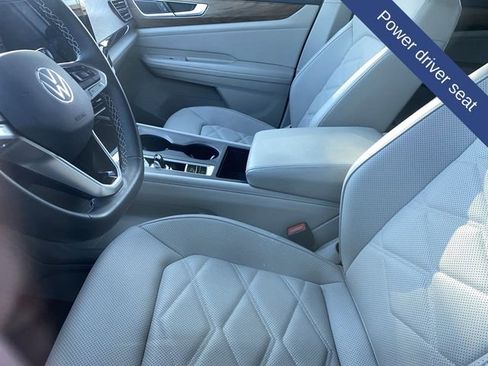 Used 2024 Volkswagen Atlas SE FWD image 11