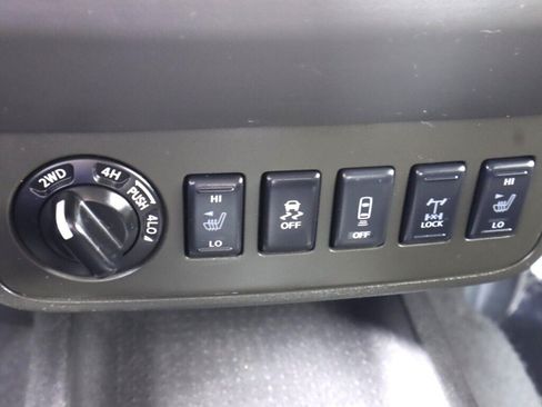 Used 2019 Nissan Frontier PRO-4X AWD/4WD image 22