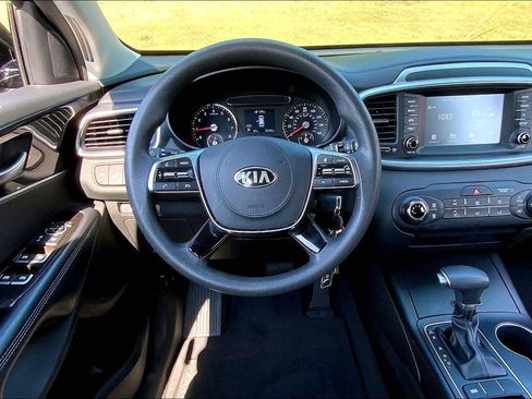 Used 2019 Kia Sorento FWD image 5
