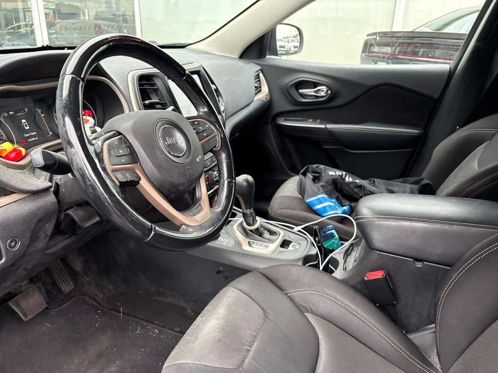 Used 2014 Jeep Cherokee Latitude w/ Comfort/Convenience Group AWD/4WD image 13