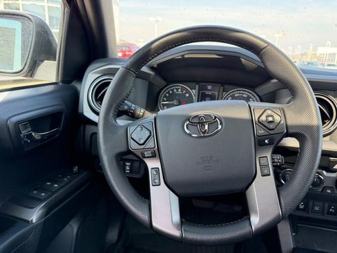 Used 2020 Toyota Tacoma TRD Sport w/ TRD Premium Sport Package image 11