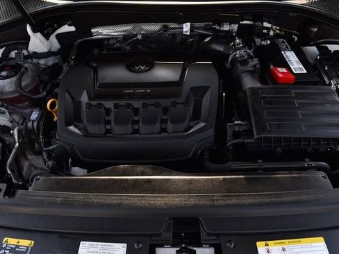 Used 2023 Volkswagen Tiguan SE w/ Panoramic Sunroof Package image 26