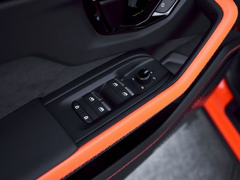 Used 2025 Lamborghini Urus SE image 31