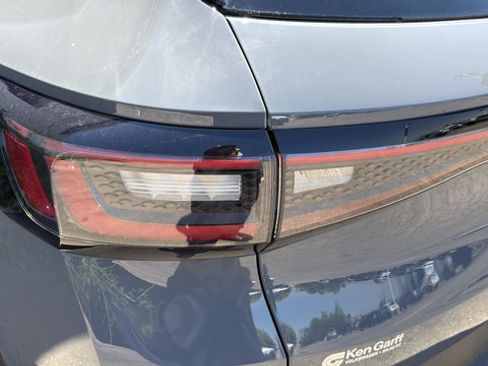 Used 2023 Volkswagen ID.4 2WD image 36