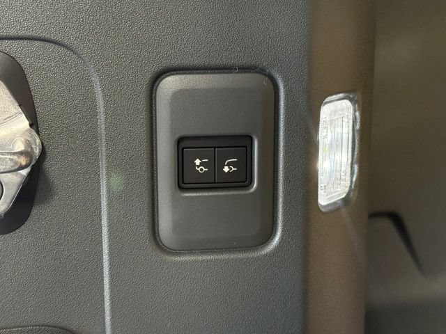 New 2026 Land Rover Defender 110 S AWD/4WD image 18