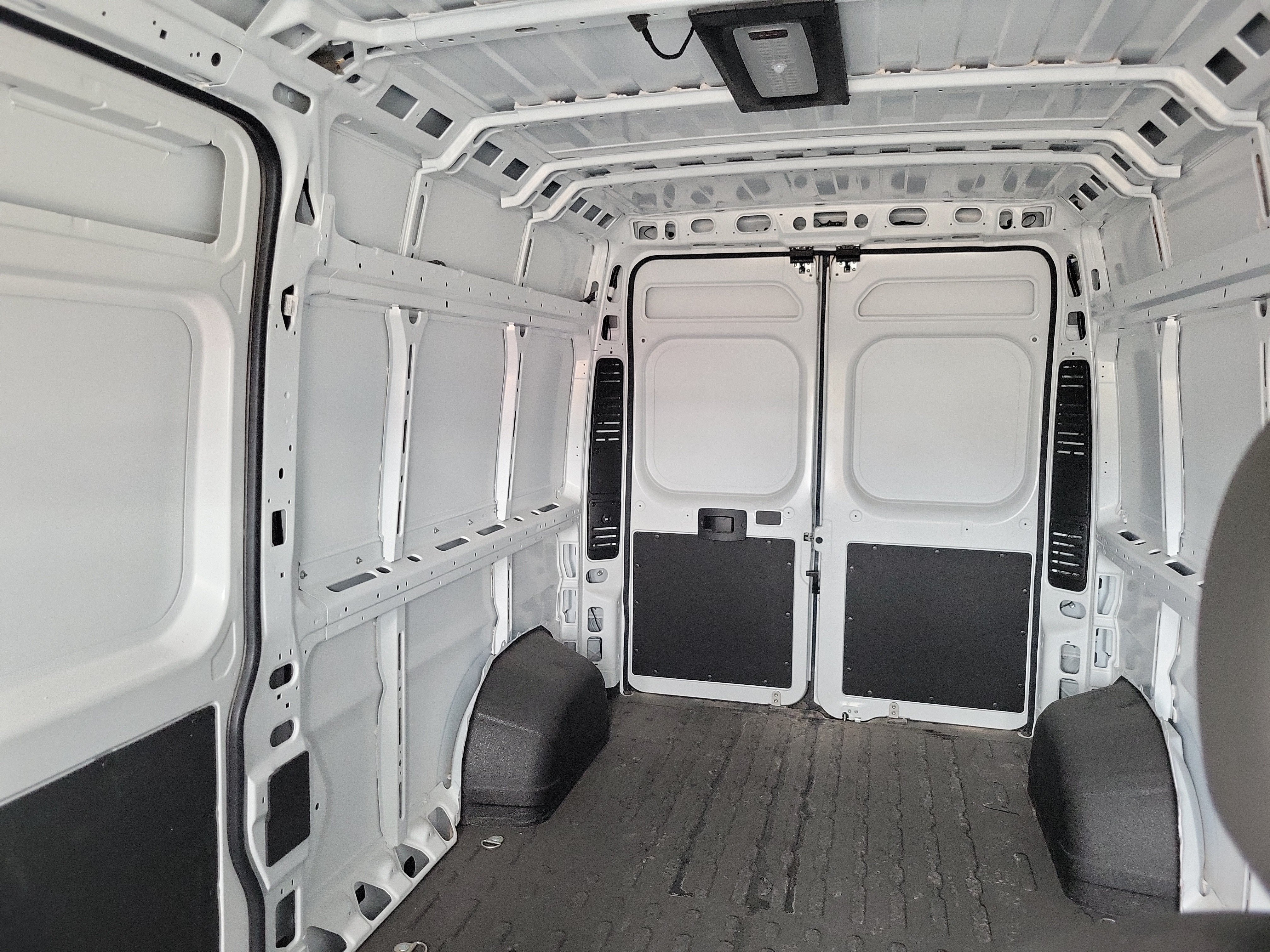 Used 2025 RAM ProMaster 3500 w/ Quick Order Package 22G SLT FWD image 15