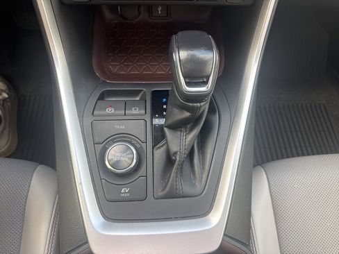 Used 2022 Toyota RAV4 Limited image 20