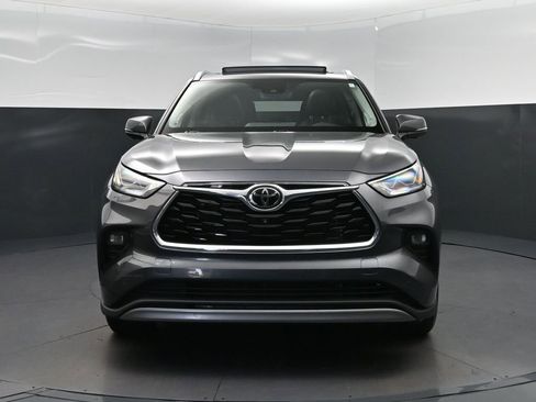 Used 2023 Toyota Highlander Platinum FWD image 10