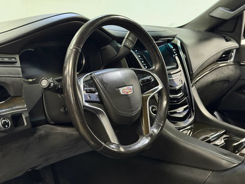 Used 2018 Cadillac Escalade Platinum RWD image 31