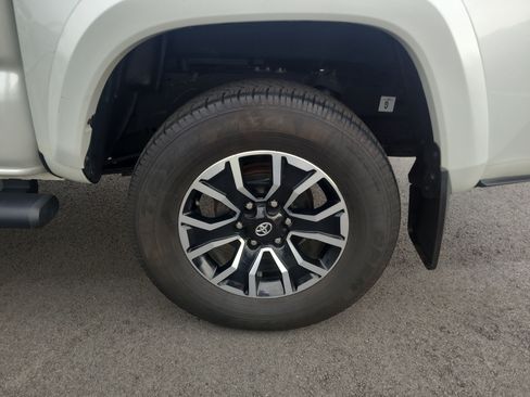 Certified 2023 Toyota Tacoma TRD Sport AWD/4WD image 10