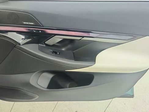 Used 2025 BMW i5 xDrive40 image 25