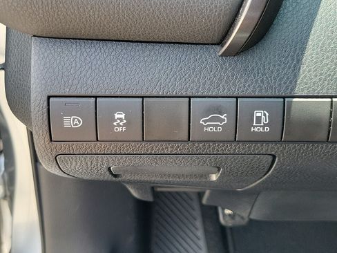 Used 2020 Toyota Camry SE FWD image 29