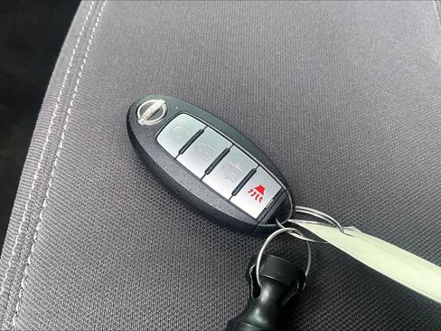 Used 2023 Nissan Titan SV w/ SV Convenience Package image 13