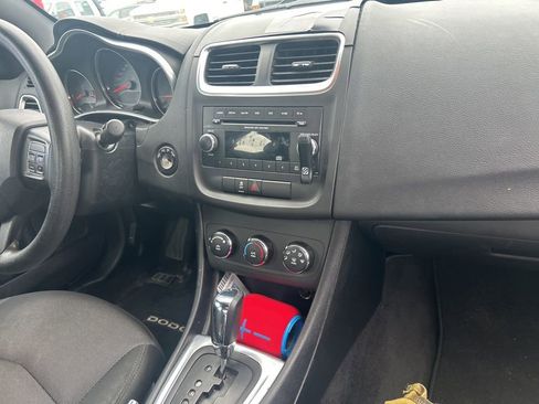Used 2013 Dodge Avenger SE image 18