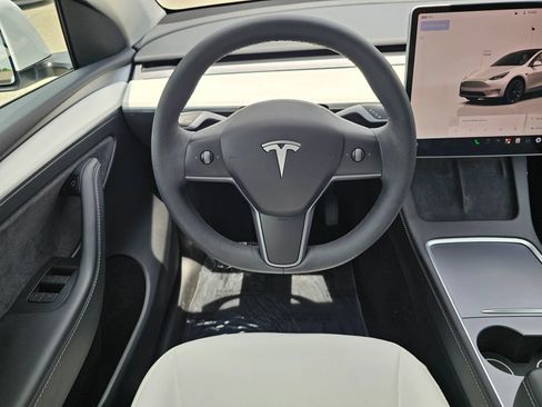 Used 2023 Tesla Model Y Long Range AWD/4WD image 16