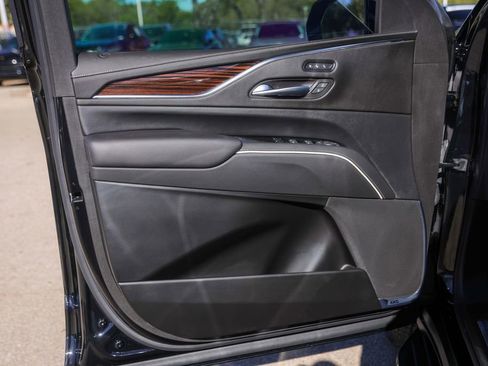 Used 2022 Cadillac Escalade Premium Luxury image 25