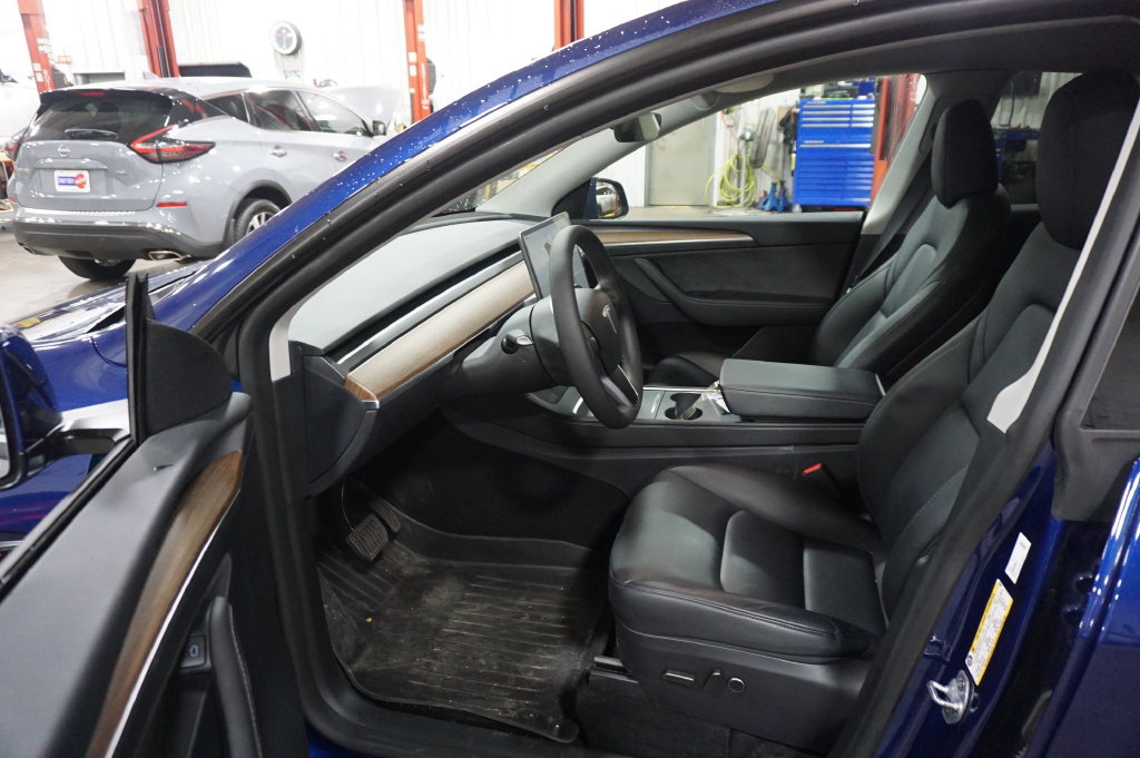 Used 2024 Tesla Model Y Long Range RWD image 2